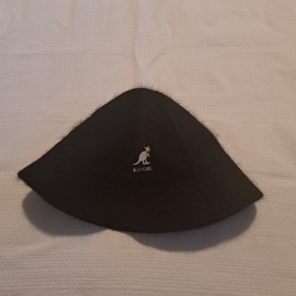 Kangol child one size black 80% Angola & 20% polyester super soft